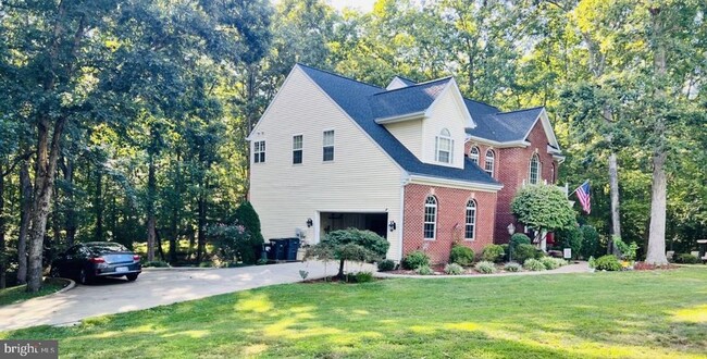 Building Photo - 10581 Pineview Rd