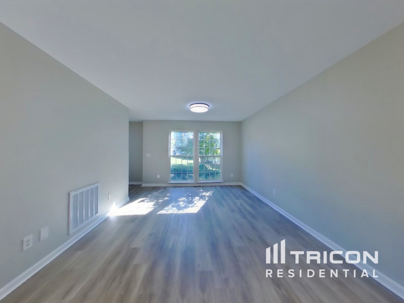 Building Photo - 2536 Bayview Dr