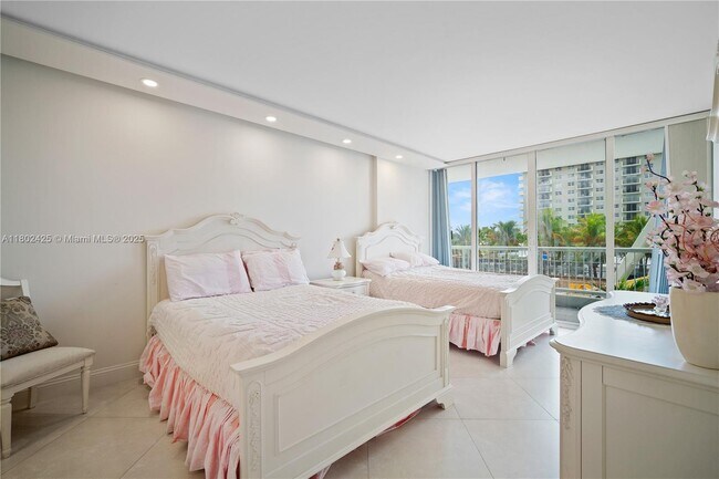 Building Photo - 9341 Collins Ave