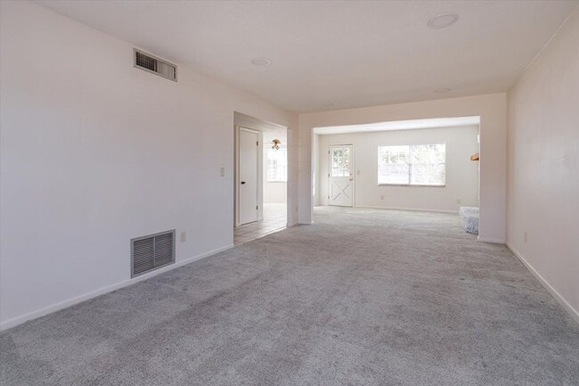 Building Photo - Updated 4-Bedroom Longwood Rental with Pool & Lawn Care Included – Move-In Ready