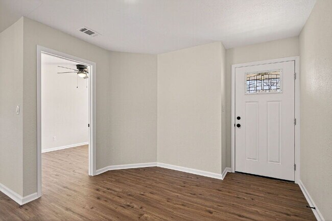 Building Photo - 192 Oriole Dr