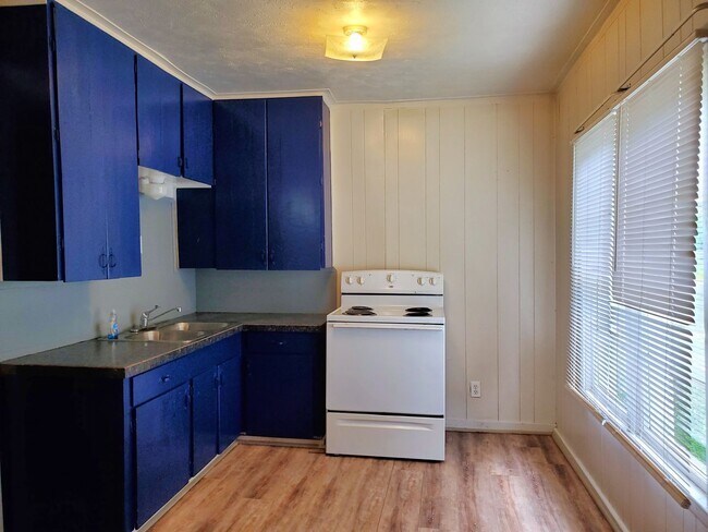 Building Photo - 485 Old Hwy 90 W, #31 Vidor, TX 77662