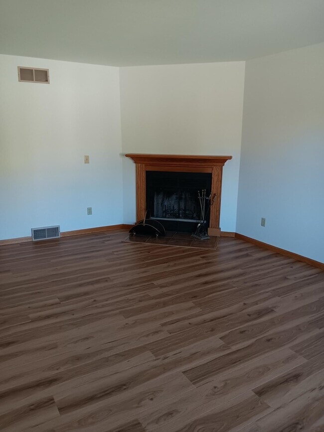 Building Photo - 2651 Stanbrook St