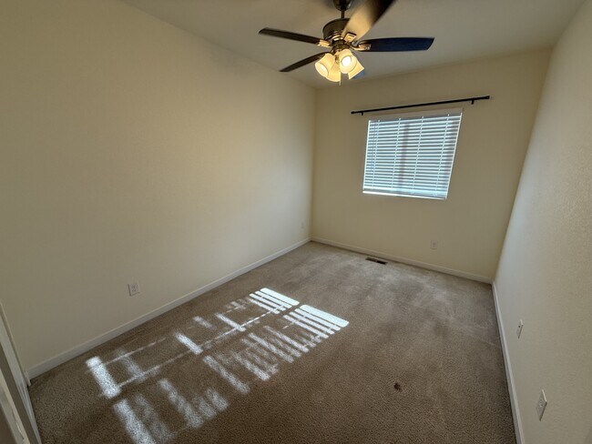 Building Photo - 885 E 98th Ave