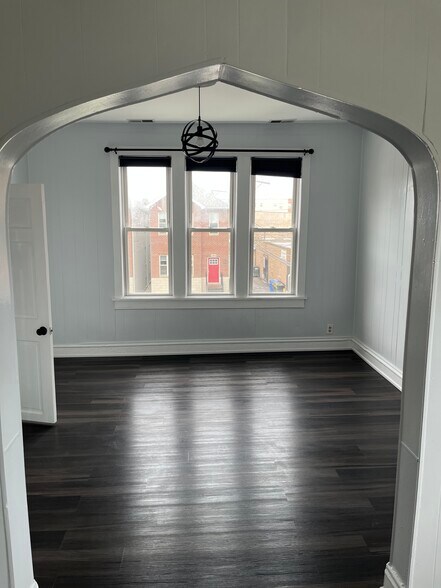 Building Photo - 2415 W Arthington St