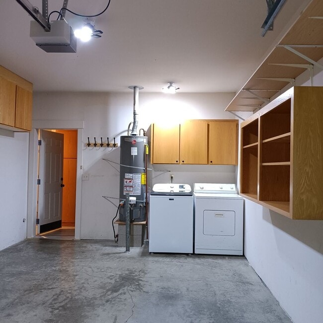 Building Photo - Outstanding Keizer Duplex is Ready For You!