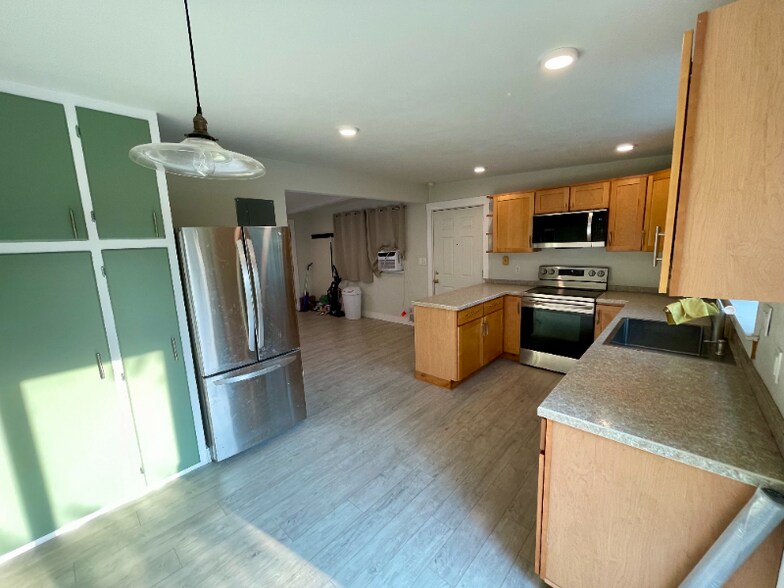Building Photo - 737 Brent Dr