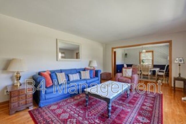 Building Photo - 524 Overland Dr