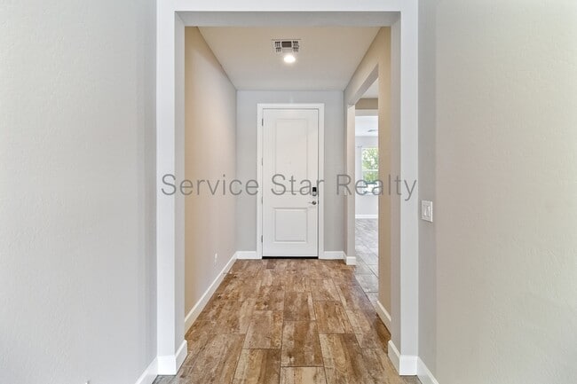 Building Photo - 17171 W Thousand Oaks St