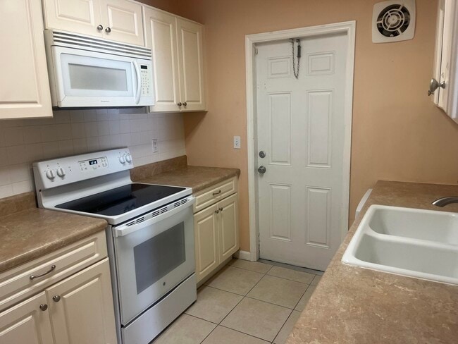 Building Photo - 327 Ocean Breeze