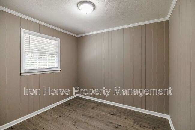 Building Photo - 1110 Maple Cir