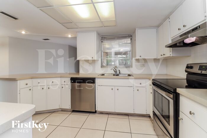 Building Photo - 7240 Rosarian Dr
