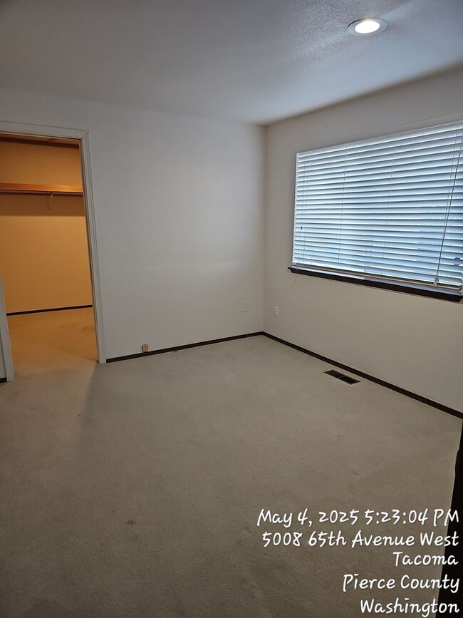 Building Photo - University Place Custom Rambler home for R...