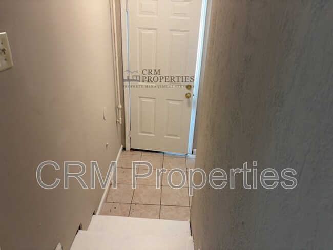 Building Photo - 1019 N McCann St