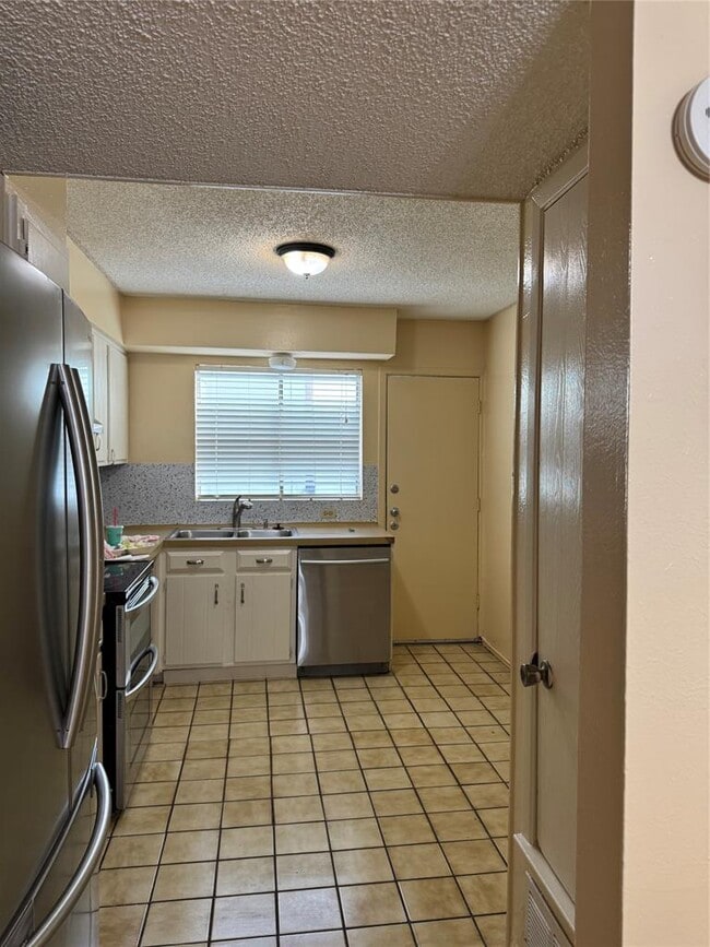 Building Photo - 1748 Timberwood Dr
