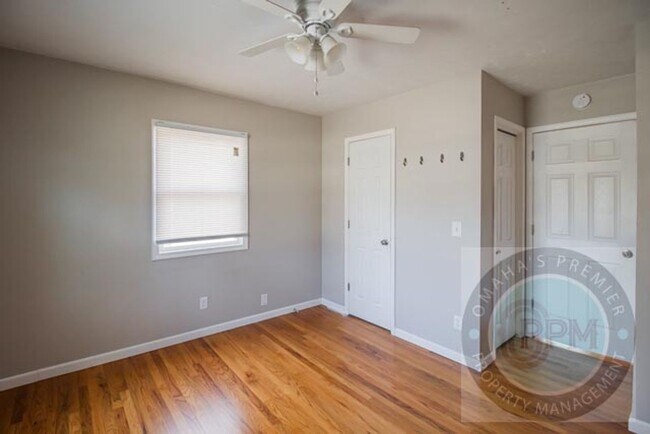 Building Photo - Spacious 5 Bedroom / 2.5 Bathroom Home | Near Ralston