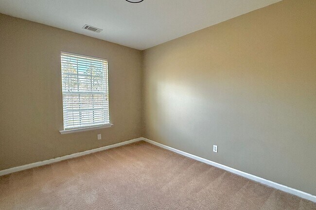 Building Photo - AVAILABLE NOW! (Small Pets Only)