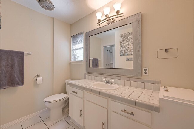 Building Photo - 6018 Berendo St