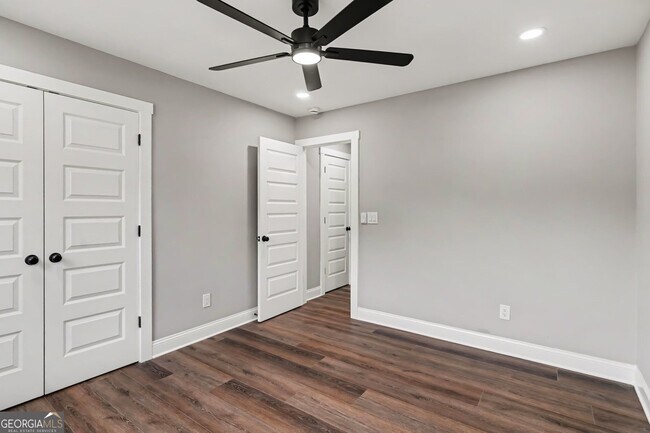 Building Photo - 520 Vineyard Rd