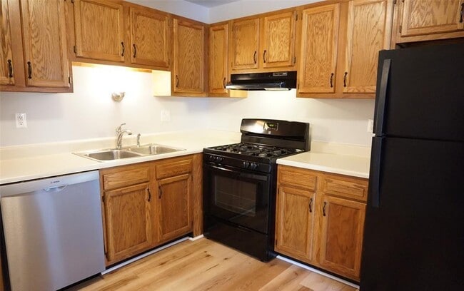 Building Photo - 41136 Northwind Dr