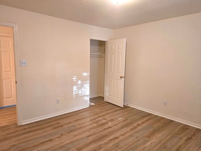 Building Photo - 1611 Monvale Ln