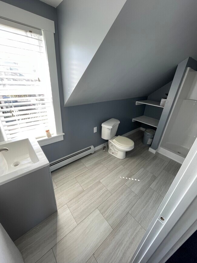 Master bathroom - 15 Heald St