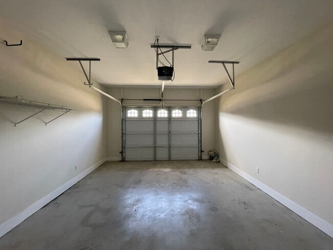 Building Photo - Cotton Creek - One Story Townhome!