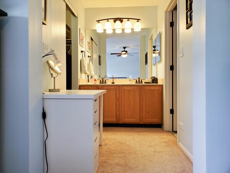 Master bath - ensuite - 344 S Lancelot Ln
