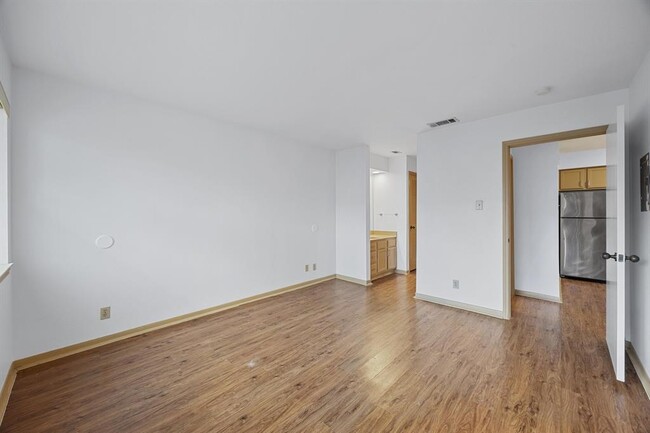 Building Photo - 8888 Tallwood Dr