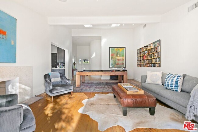 Building Photo - 843 Enchanted Way