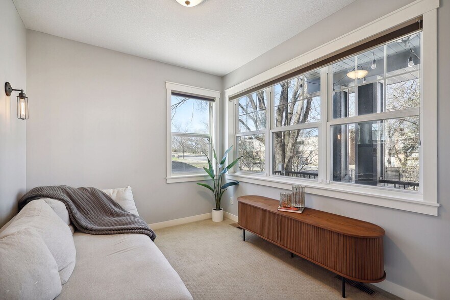 Building Photo - 2019 Louisiana Ave S