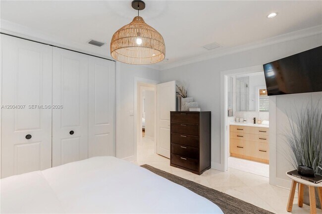 Building Photo - 1029 Mariposa Ave