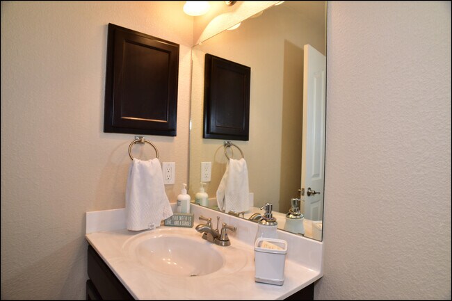 Building Photo - 6246 Viale Del Sol Ave