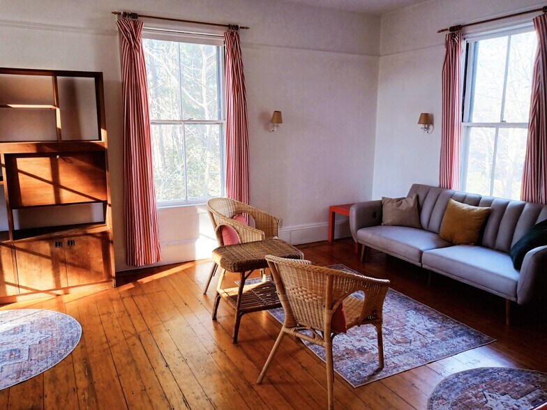 Building Photo - 53 Crescent Ave