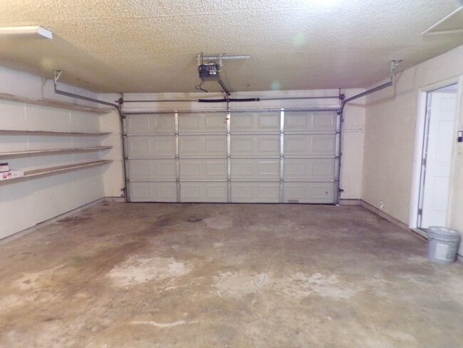 Building Photo - Great home located in Parklane