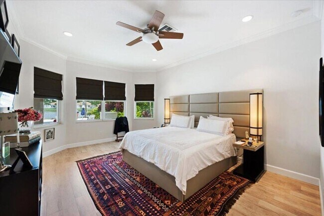 Building Photo - 8152 Butler Greenwood Dr