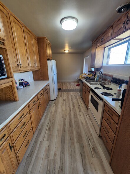 Building Photo - 805 E 1050 N