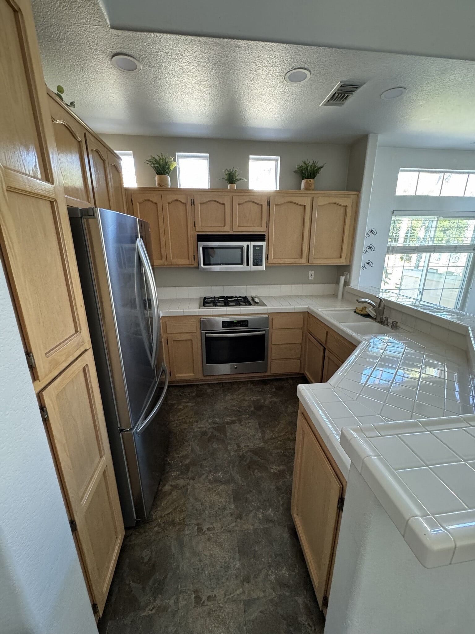 Stainless steel appliances - 12646 Springbrook Dr