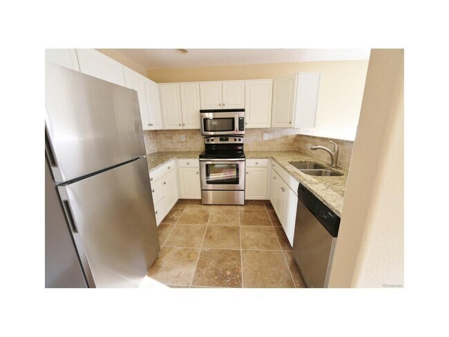 Building Photo - Spacious 3 bed 2 bath Townhome for Rent in Arvada