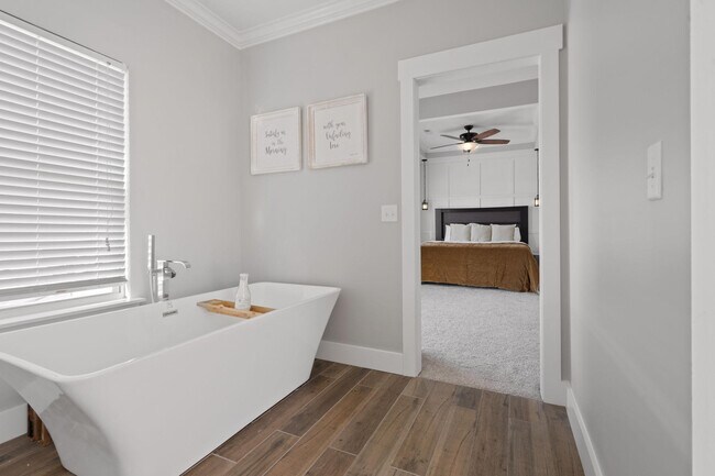 Building Photo - 213 Winchester St