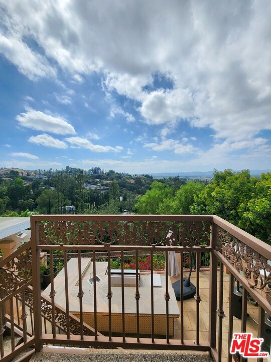 Building Photo - 17118 Oak View Dr