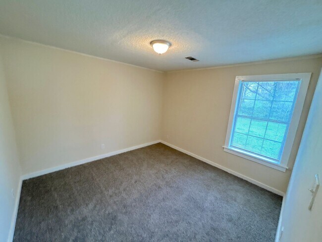 Building Photo - 4376 Willow Rd