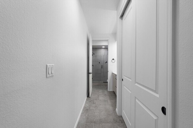 Building Photo - Coming Soon! | Modern | 3Bed/2Bath | Desirable Rio Rancho | Pets Welcome