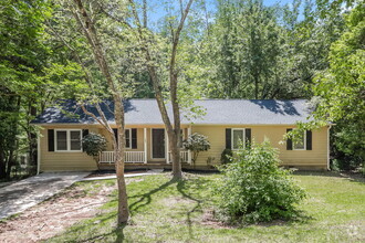 Building Photo - 300 Pinehurst Dr