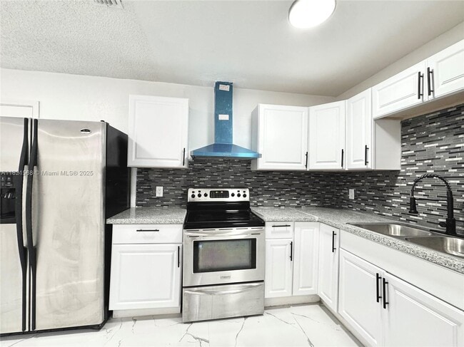 Building Photo - 10365 SW 149th Terrace