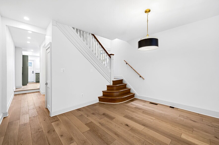 Building Photo - 3539 Roland Ave