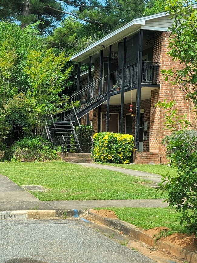 Building Photo - 1704 Ashford Ln