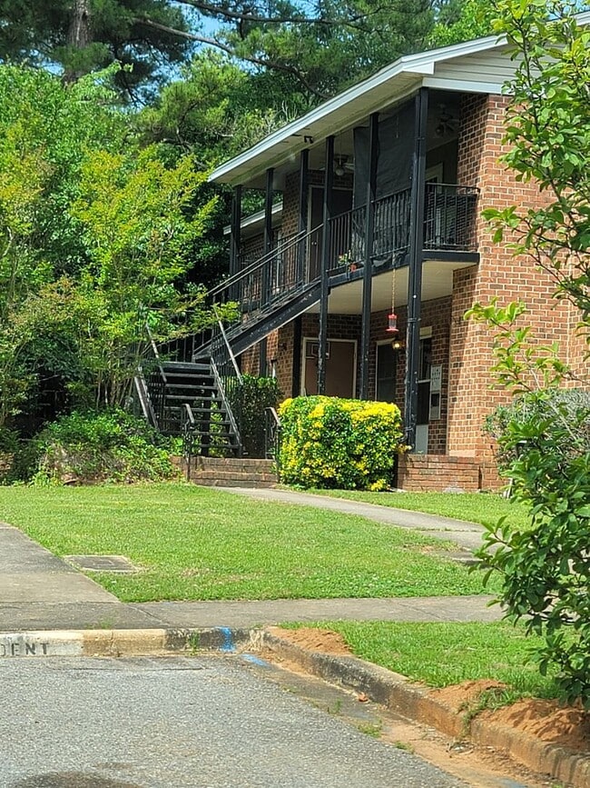 Building Photo - Broad River Area