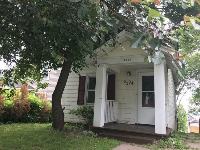 Building Photo - AVAILABLE NOW - 2 Bed 1 Bath Home in Craft...