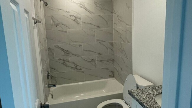 Building Photo - Fall in Love with This Beautiful 3-Bed Home